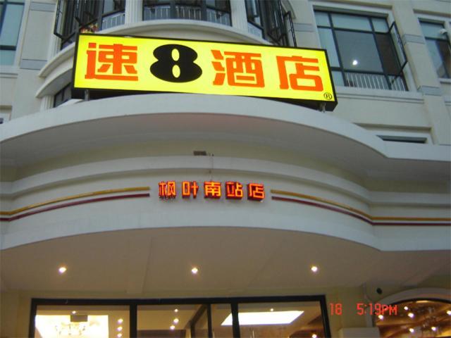 Super 8 2*
